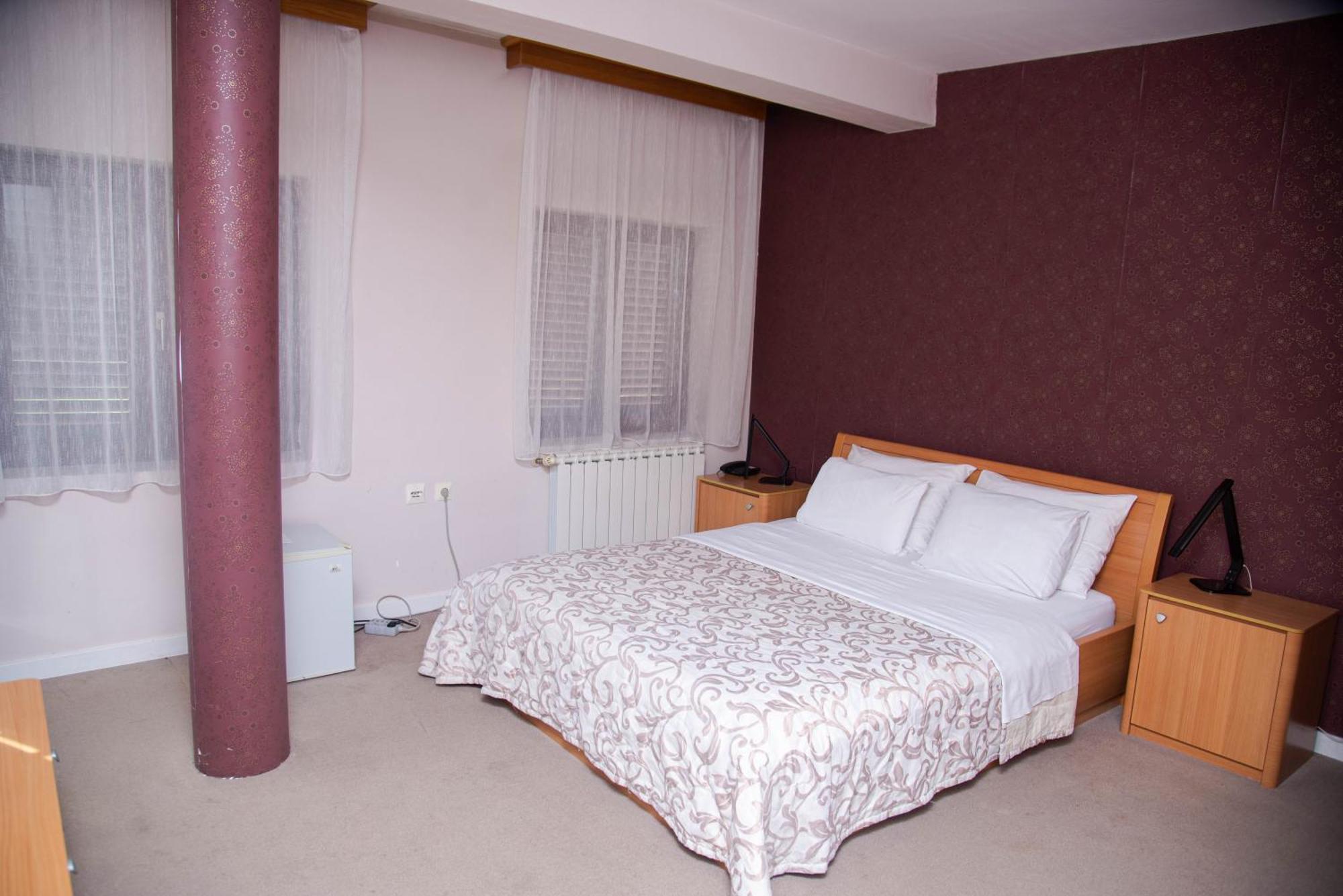 Hotel Dvor Bijelo Polje Exterior foto
